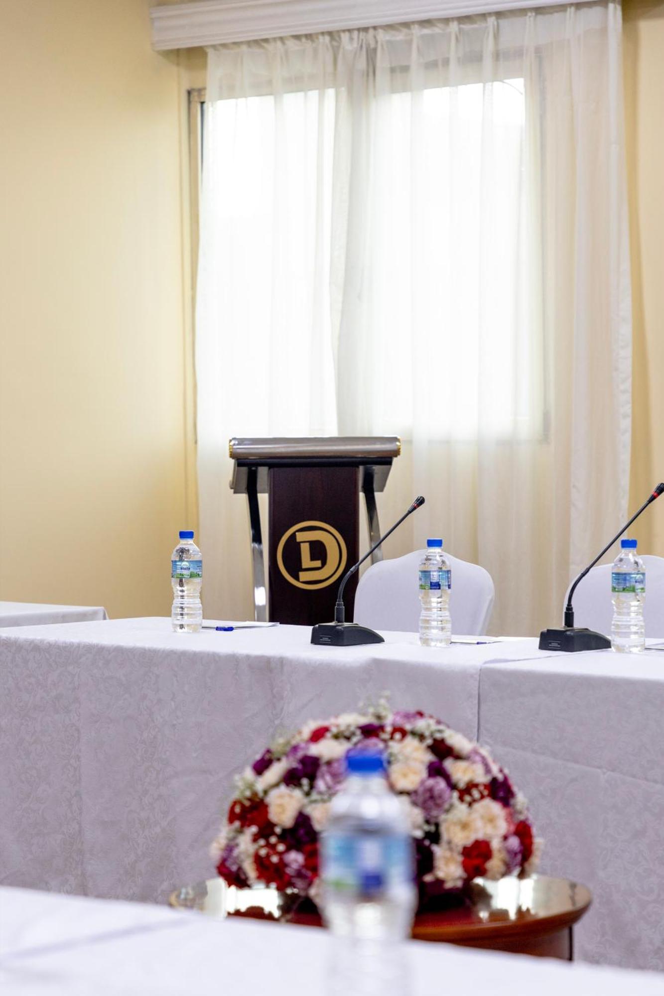 Dreamliner Hotel Addis Abeba Buitenkant foto